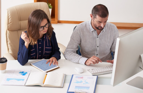 Managerial Accounting vs Financial Accounting: Key Differences, Similarities, and Examples
